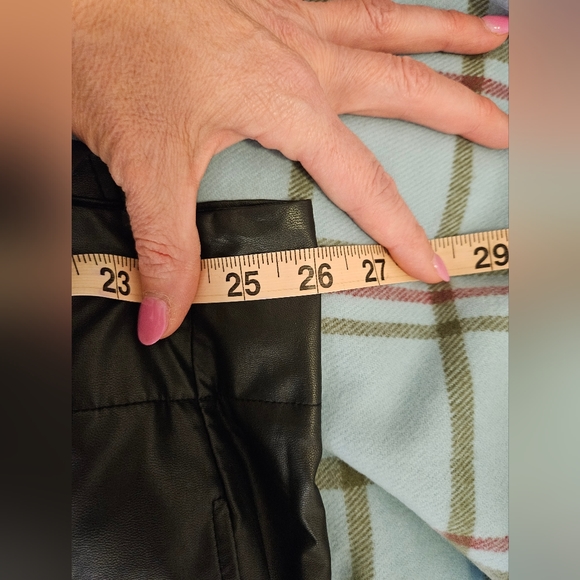 NWT Elizabeth & James Faux Leather Shorts - Picture 6 of 11